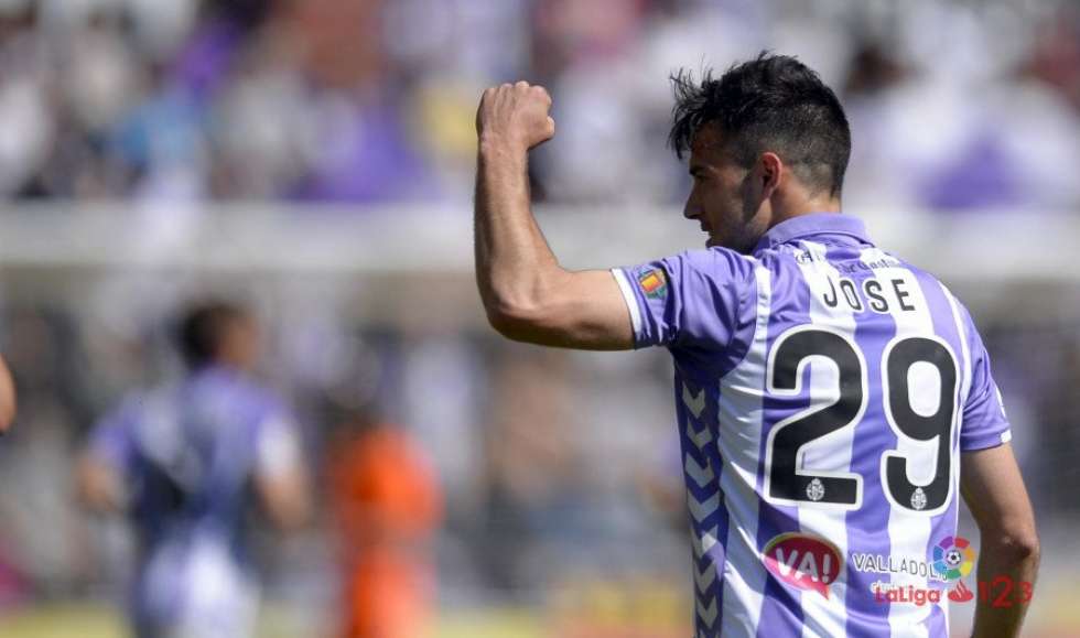 Huesca y Valladolid meten presión en la lucha por el play-off
