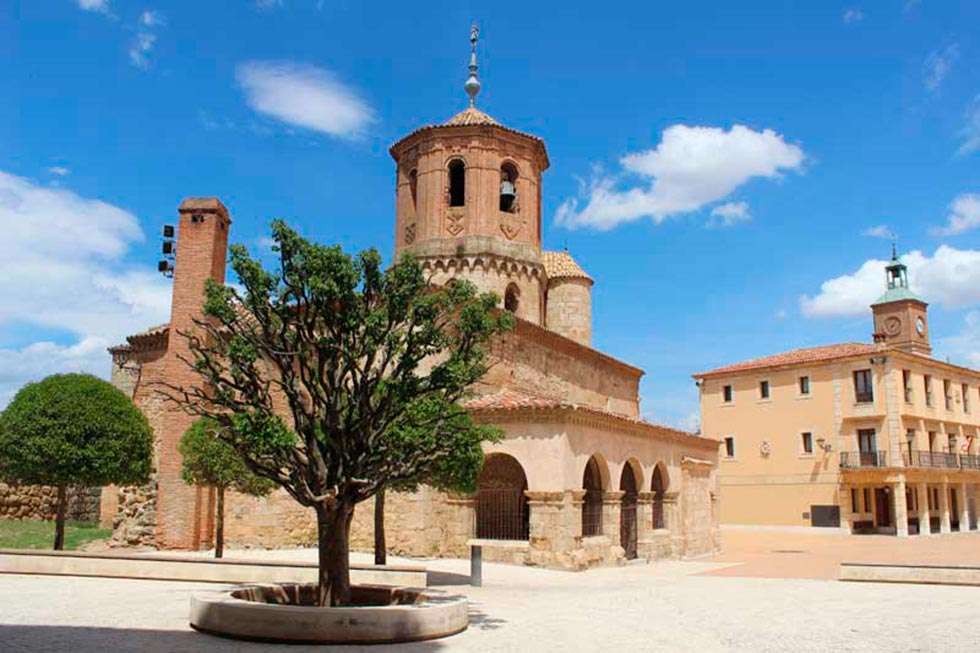 Almazán presenta una guia dedicada a la iglesia de San Miguel