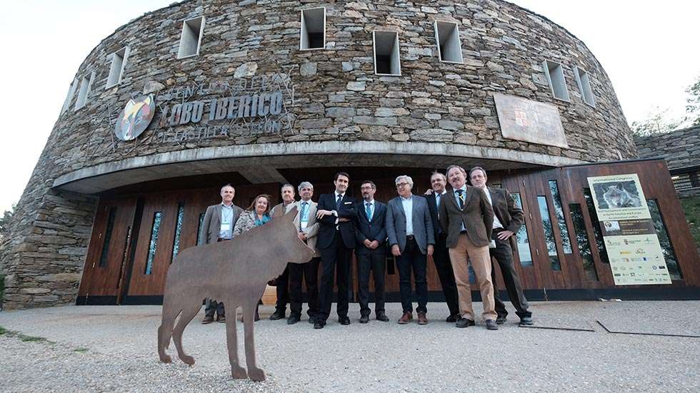 Congresistas de once países debaten sobre la gestión y conservación del lobo