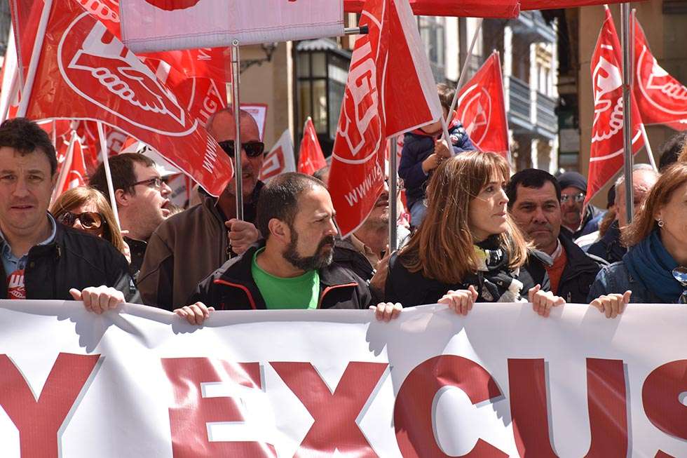 Mil trabajadores piden al Gobierno que se deje de excusas y recupere derechos