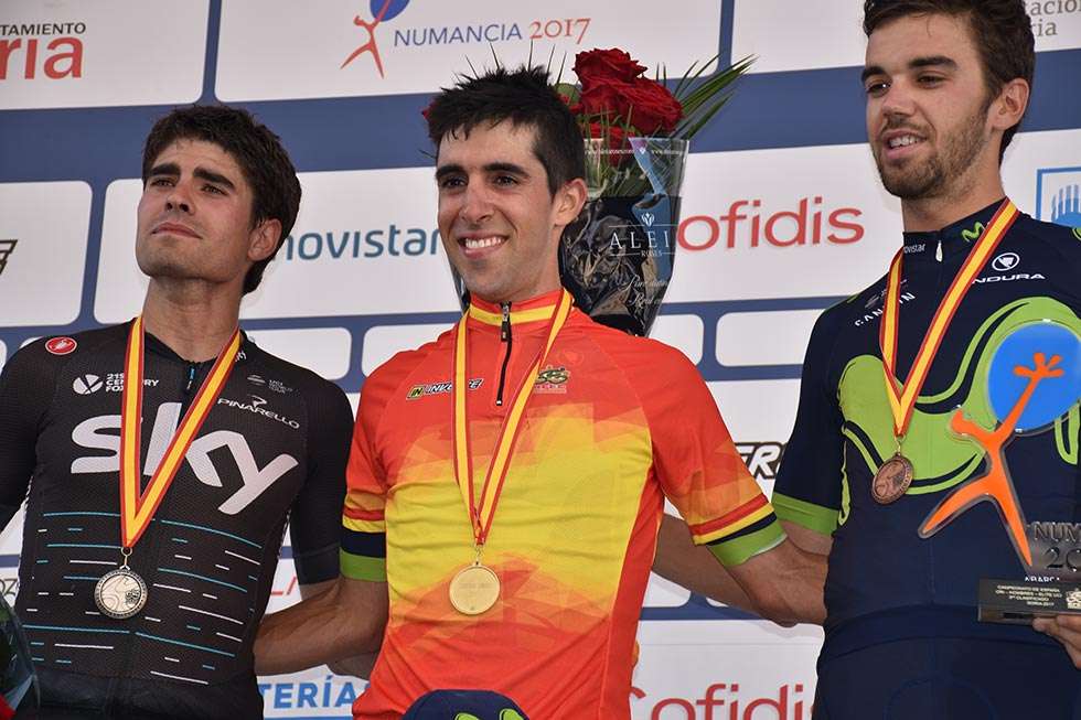 Castroviejo gana la contrarreloj para los ciclistas profesionales