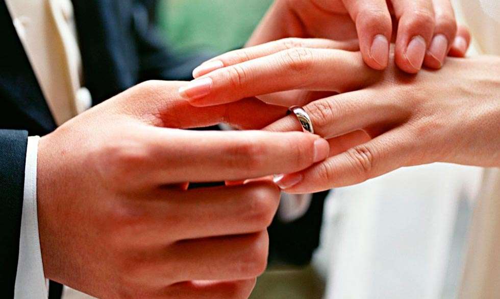 Los notarios tienen más trabajo con los matrimonios