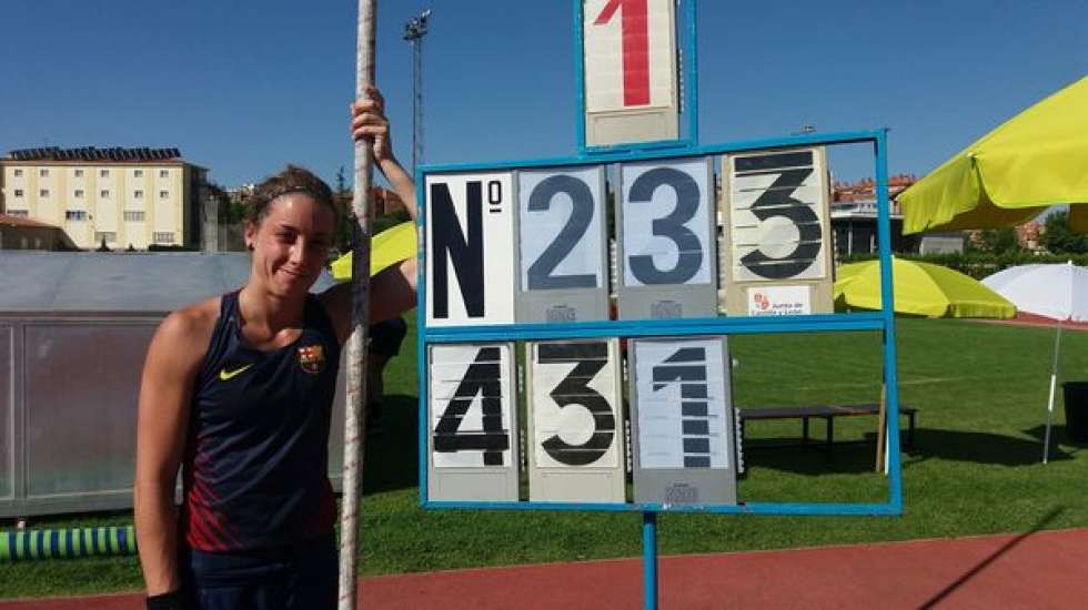 Carla Franch bate récord de Castilla y León en pértiga