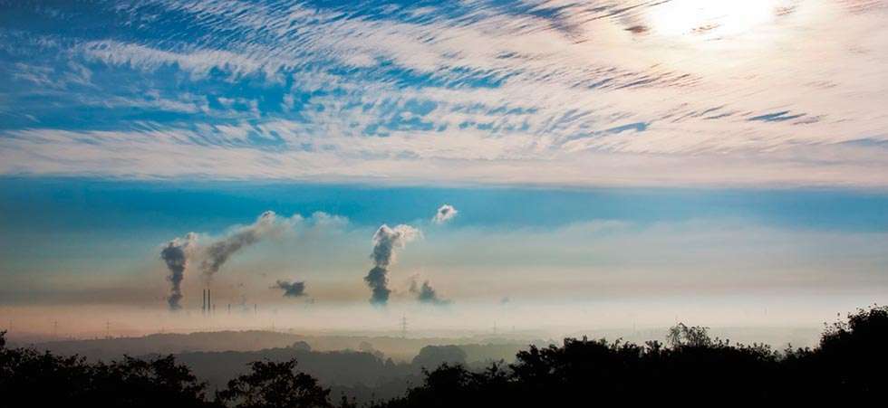 Reducir la contaminación puede perjudicar a un país a corto plazo, según un estudio de la UVa