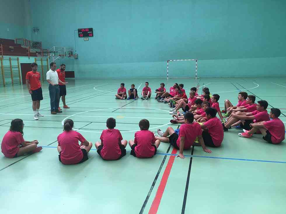 Más de mil niños participan en las actividades educativas y deportivas en el verano
