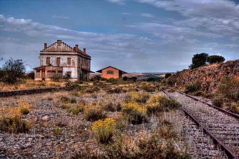 De Gregorio anima a alquilar las estaciones abandonadas de ferrocarril De Gregorio anima a alquilar las estaciones abandonadas de ferrocarril