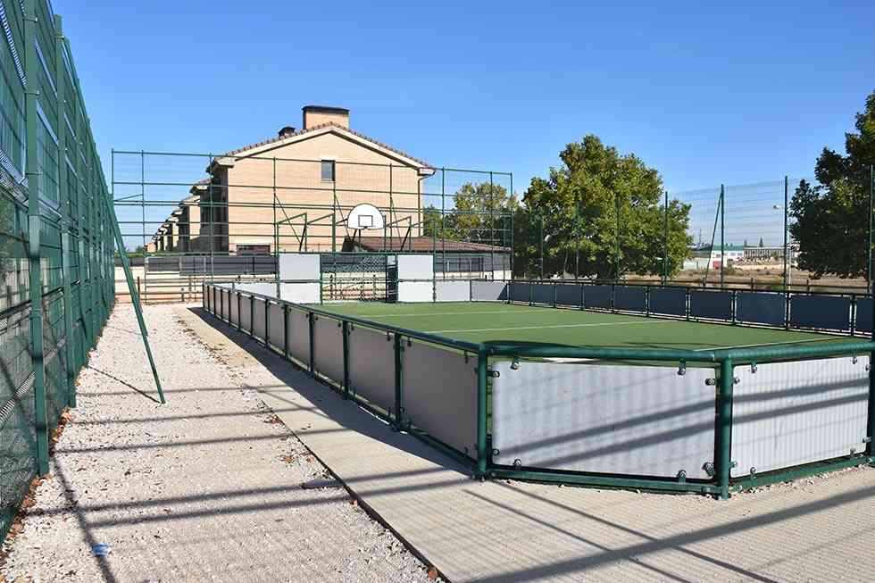 Un juez ordena retirar unas canchas polideportivas por molestar a los vecinos Un juez ordena retirar unas canchas polideportivas por molestar a los vecinos