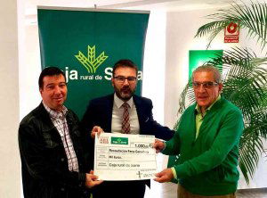 La AECC recibe 1.000 euros de la IX Feria Ganadera de Soria La AECC recibe 1.000 euros de la IX Feria Ganadera de Soria