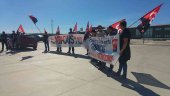 Concentración a las puertas de Aleia Roses para protestar por dos despidos