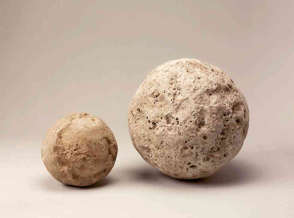 Glandes y piedras de catapulta, piezas del mes del Museo Numantino Glandes y piedras de catapulta, piezas del mes del Museo Numantino