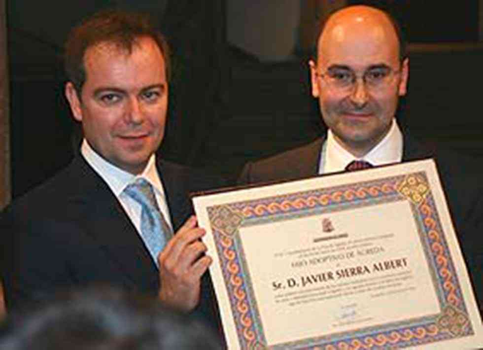 Ágreda, emocionada por la concesión del Premio Planeta a su Hijo Adoptivo Ágreda, emocionada por la concesión del Premio Planeta a su Hijo Adoptivo