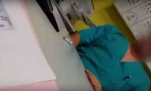 Suspensión de empleo y sueldo a un médico por masturbarse delante de una paciente Suspensión de empleo y sueldo a un médico por masturbarse delante de una paciente