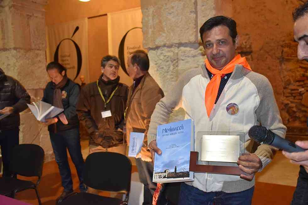 Reconocimiento al voluntario que salvó del toro jubilo a una animalista Reconocimiento al voluntario que salvó del toro jubilo a una animalista