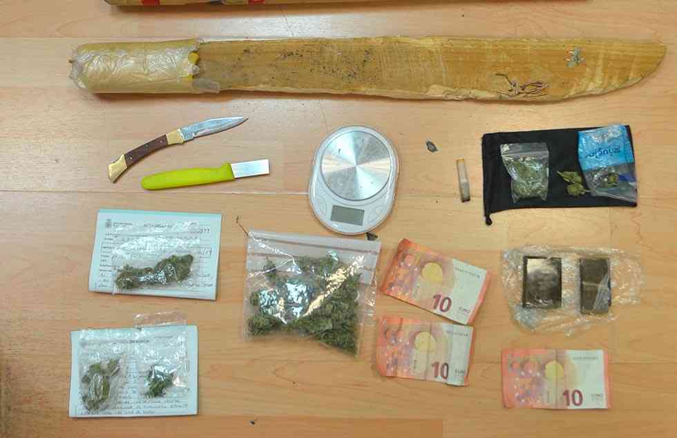 La Policía incauta a jóvenes y menores droga y objetos peligrosos en local de Soria La Policía incauta a jóvenes y menores droga y objetos peligrosos en local de Soria