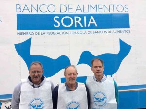 Antón, Cacho y Pascual participan en la "Gran Recogida" de alimentos