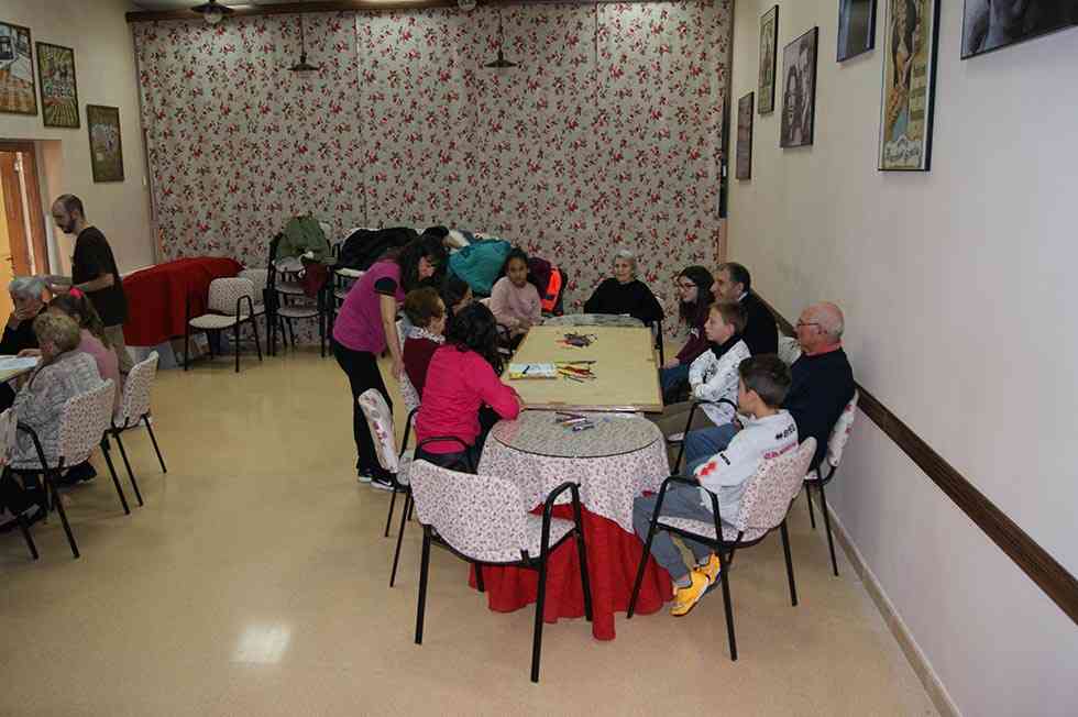 Alumnos de Las Pedrizas comparten vivencias con afectados de Alzheimer Alumnos de Las Pedrizas comparten vivencias con afectados de Alzheimer