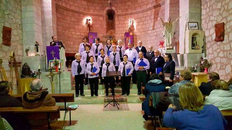 Dos corales protagonizan un concierto de villancicos en Fuentearmegil Dos corales protagonizan un concierto de villancicos en Fuentearmegil