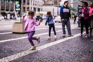 Los niños reflejan la salud económica de las ciudades Los niños reflejan la salud económica de las ciudades