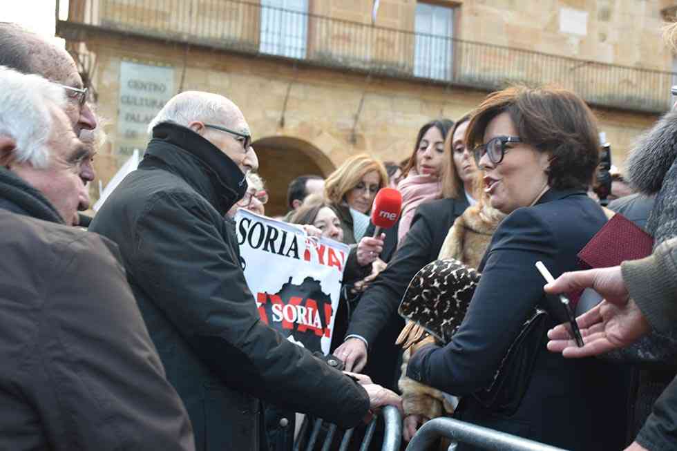 Sáenz de Santamaría se compromete a dar "un impulso importante" a dos tramos de A-11 Sáenz de Santamaría se compromete a dar "un impulso importante" a dos tramos de A-11