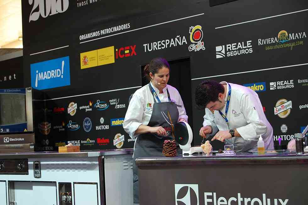 Elena Lucas homenajea en Madrid Fusión a la barra del bar de La Lobita Elena Lucas homenajea en Madrid Fusión a la barra del bar de La Lobita