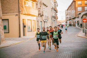 Más de 200 corredores y mucho vino en la primera carrera del año