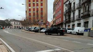 Piden un paso de peatones en la bajada de Tirso de Molina