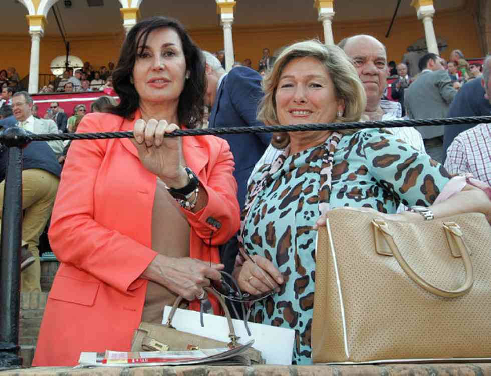 Carmen Martínez Bordiú, madrina de los premios taurinos Trufa Negra de Hotel La Barrosa Carmen Martínez Bordiú, madrina de los premios taurinos Trufa Negra de Hotel La Barrosa
