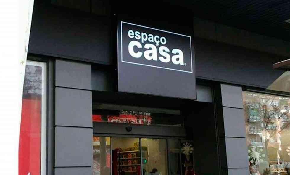 “EspaÇo Casa” viste de color Camaretas