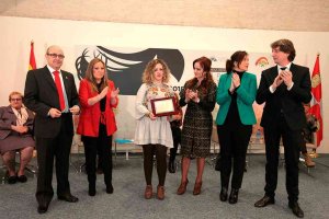 Las Cortes regionales homenajean a la ex-alcaldesa Eloísa Álvarez