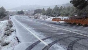 La nieve ralentiza tráfico en varias carreteras de la provincia