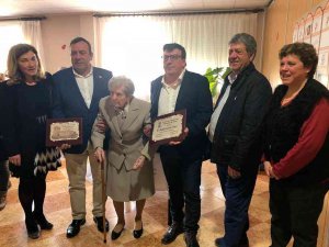 La Diputación homenajea a la centenaria Basilisa García