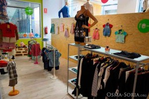 La tienda "Moda Re-" ha vendido en su primer año 15.900 prendas