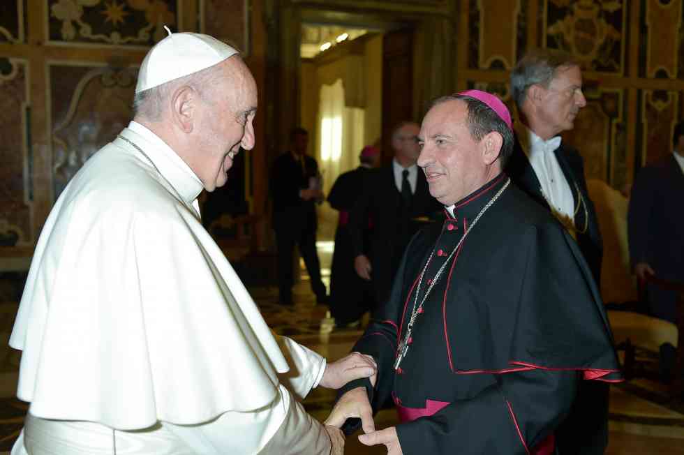 Una Curia diocesana más misionera y en comunión Una Curia diocesana más misionera y en comunión
