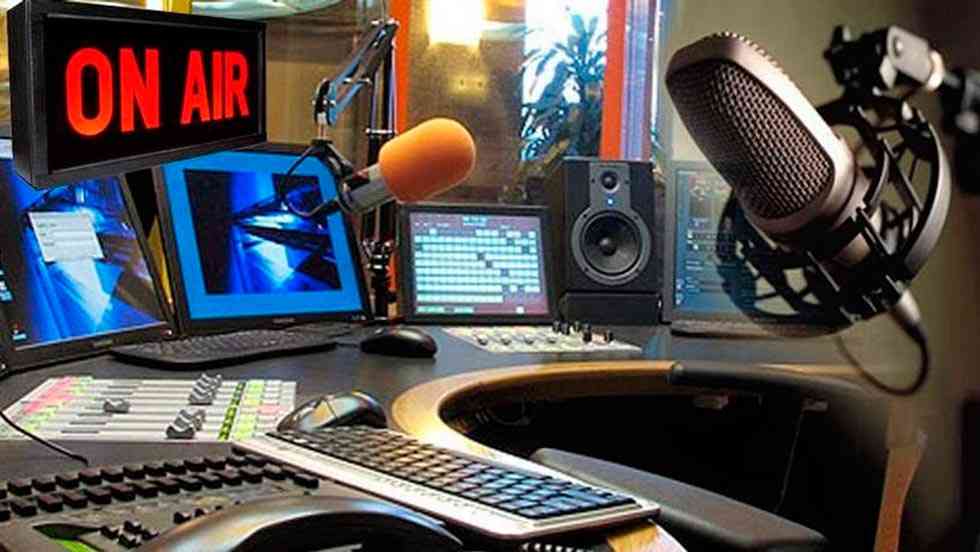 La mitad de los oyentes eligen la radio musical La mitad de los oyentes eligen la radio musical