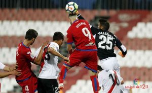 El Numancia se condena al milagro tras perder en Sevilla