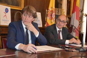 Martínez: "Rajoy no puede permanecer un mínuto más"