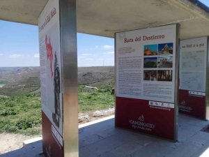 La Diputación cambia paneles informativos del Camino del Cid