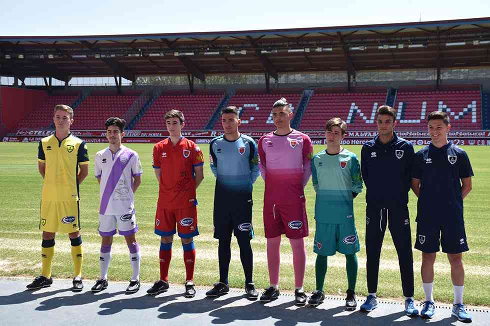 El Numancia presenta su nueva equipación