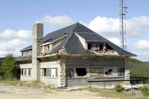 El proyecto Piqueras forma a jóvenes para construir un mirador turístico