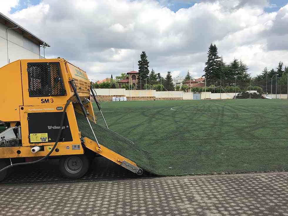 Sustitución del césped de hierba artificial en el campo de San Andrés Sustitución del césped de hierba artificial en el campo de San Andrés