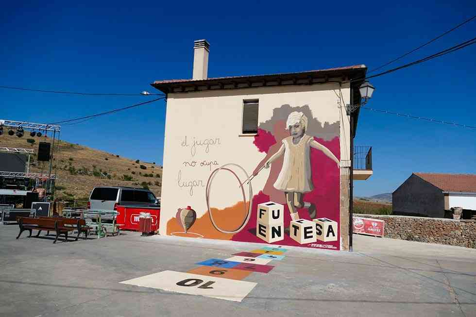 Fuentelsaz dedica un mural a sus juegos populares