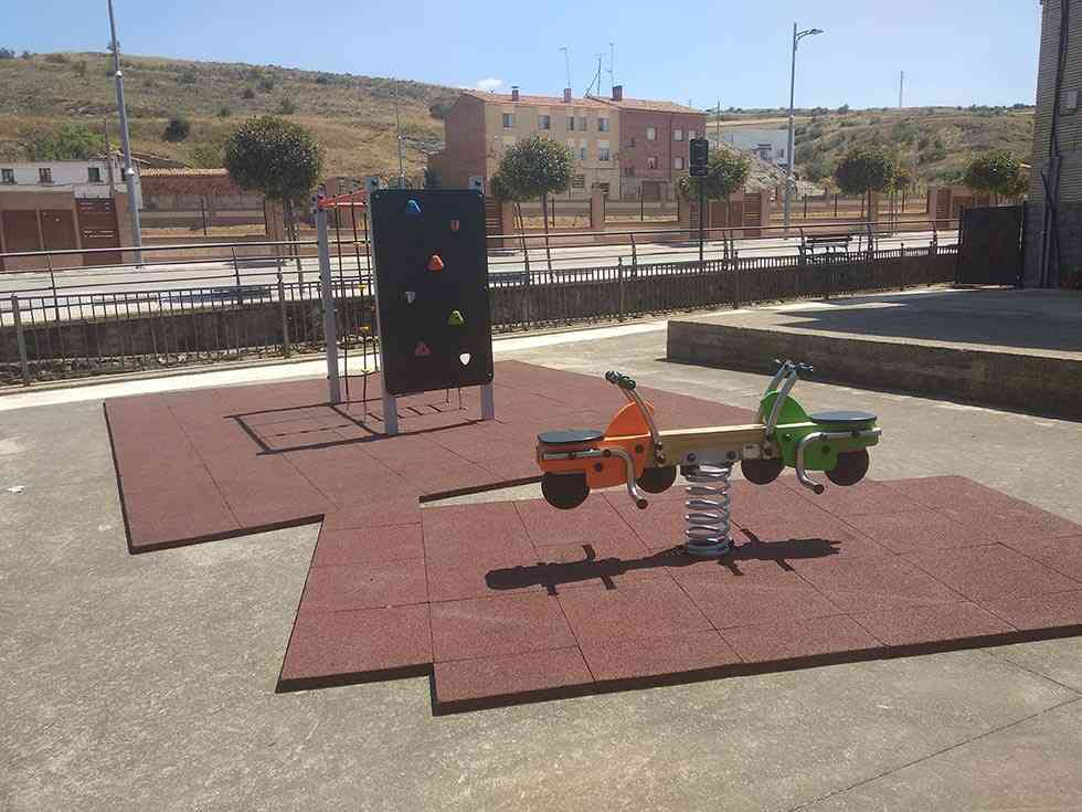 Ágreda mejora sus parques infantiles con un convenio con REE Ágreda mejora sus parques infantiles con un convenio con REE