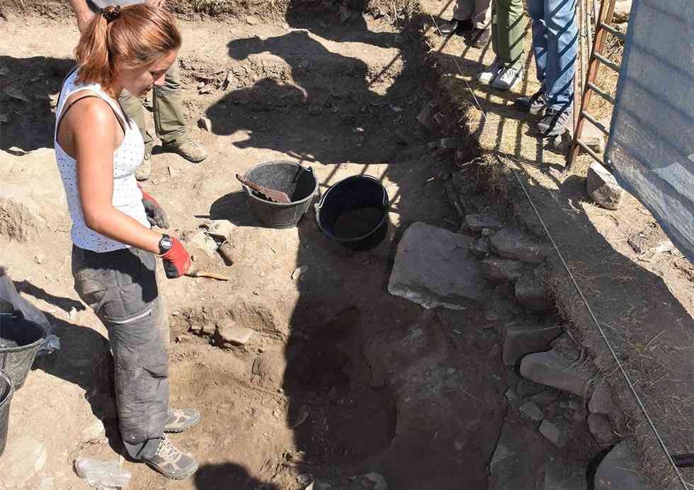 El equipo arqueológico de Los Casares documenta una "excepcional" vivienda visigoda El equipo arqueológico de Los Casares documenta una "excepcional" vivienda visigoda