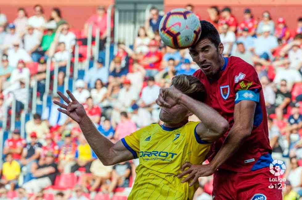 El Numancia no puede con un Cádiz en inferioridad El Numancia no puede con un Cádiz en inferioridad