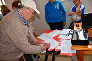 Marcha vecinal en Cidones contra la macrogranja porcina Marcha vecinal en Cidones contra la macrogranja porcina