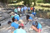 Voluntarios limpian el yacimiento de icnitas de Fuentes de Magaña