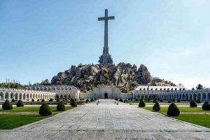 El Gobierno recurre al decreto-ley para exhumar los restos de Franco