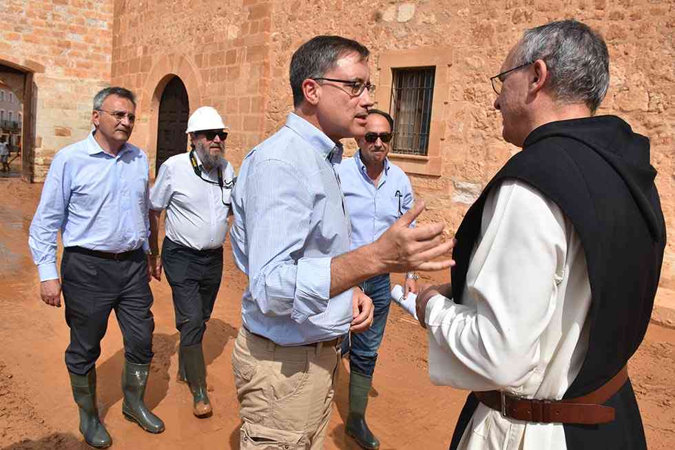 Una mesa de trabajo para buscar una solución a inundaciones en monasterio