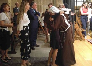 Soria María Isabel de la Misericordia toma el hábito en las Clarisas