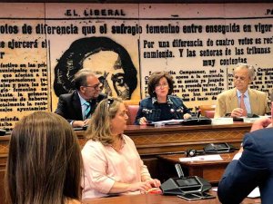 Angulo preside la comisión de Demografía en el Senado